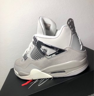 Jordan 4 Retro Frozen Moments