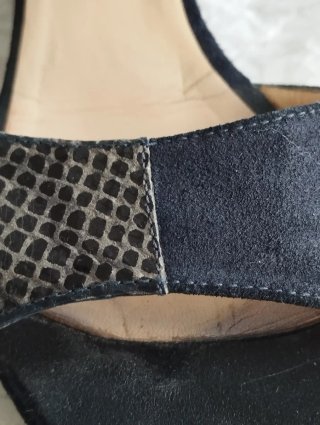 Sandalias de cuña azul marino y pitón.