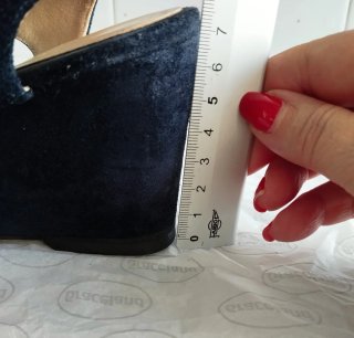 Sandalias de cuña azul marino y pitón.