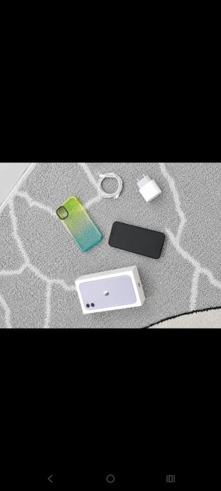 iPhone 11 Morado y Funda Degradada