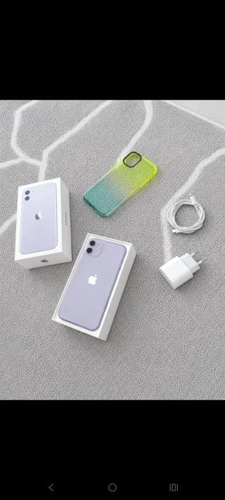 iPhone 11 Morado y Funda Degradada