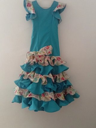 Vestido de flamenca azul con volantes