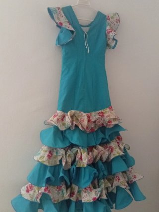 Vestido de flamenca azul con volantes