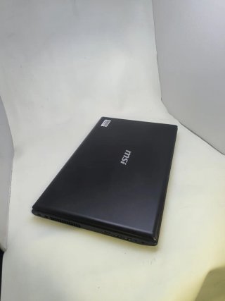 Ordenador portátil Msi 16DG Negro