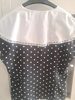 Blusa Vintage Lunares Blanco y Negro