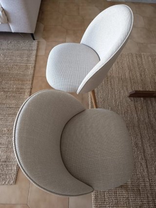 Sillas nórdicas tapizadas beige y madera