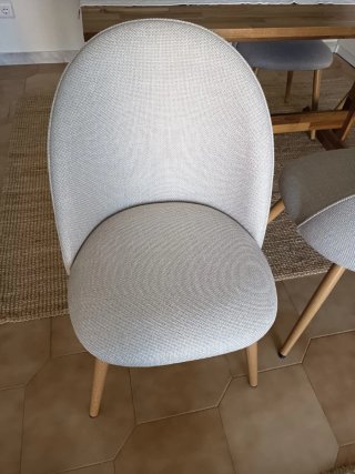 Sillas nórdicas tapizadas beige y madera