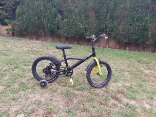 Bicicleta infantil Btwin negra y amarilla
