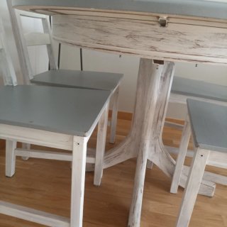 Mesa de roble y 4 sillas,