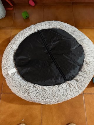 Cama para perro suave y peluda color gris