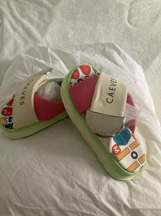 Sandalias CAEVES nuevas a estrenar