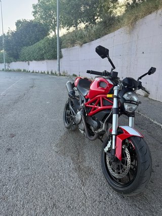 Ducati Monster 796 Roja Negra