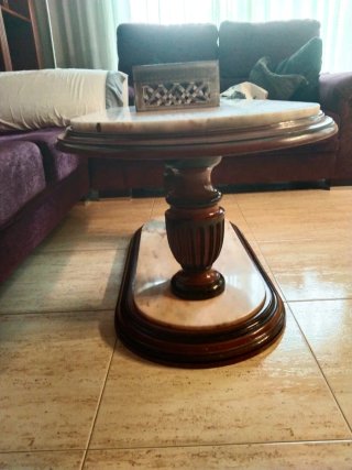 Mesa de centro de mármol y madera