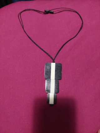 Collar Cortefiel negro y blanco