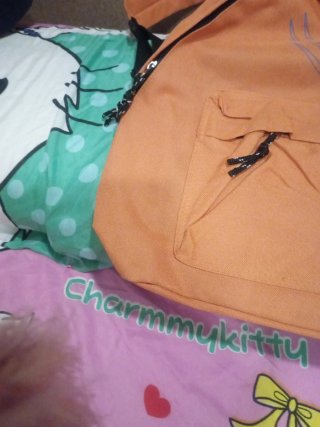 Mochila naranja con logo
