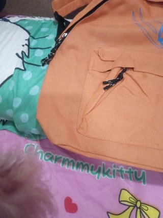 Mochila naranja con logo