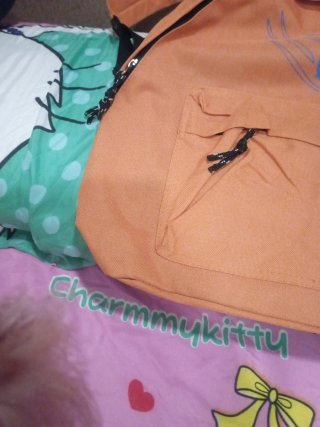 Mochila naranja con logo