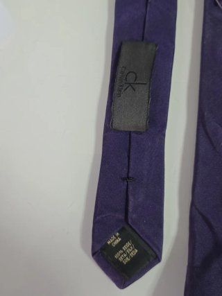 Corbata Calvin Klein Morada Elegante. Cina