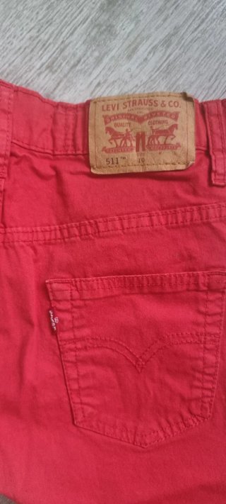 Pantalón corto Levi's niño rojo