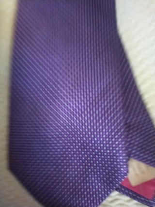 Corbata morada con microestampado