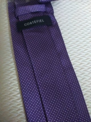 Corbata morada con microestampado