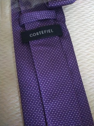 Corbata morada con microestampado