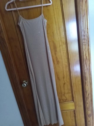 Vestido largo brillante beige/nude