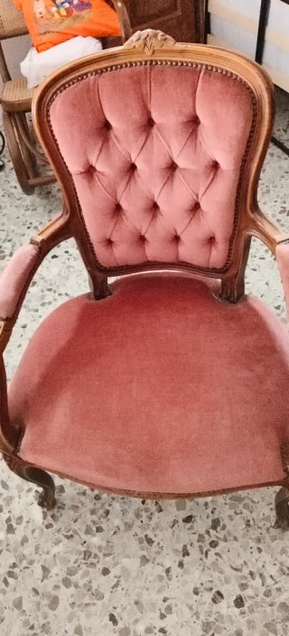Poltrona in stile ottomano in velluto rosa