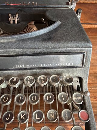 Máquina de escribir Olivetti Studio 42