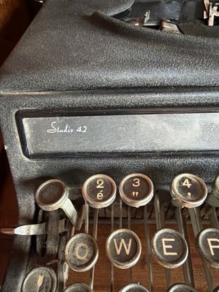 Máquina de escribir Olivetti Studio 42