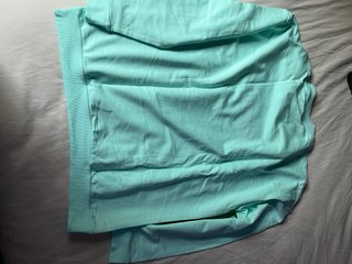 Sudadera verde agua con corazón enfermera