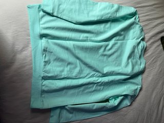 Sudadera verde agua con corazón enfermera