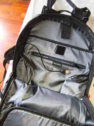 Mochila Swissbags Negra con USB y Antirrobo