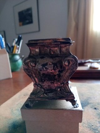 Pequeña hucha antigua de plata