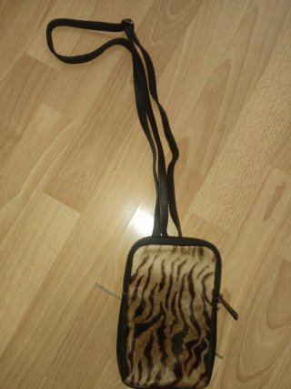 Lote 2 bolsos estampado mano y bandolera