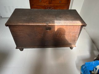 Arca de madera antigua de castaño