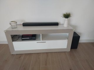 Aparador moderno beige y blanco