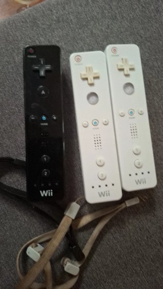Nintendo Wii con 3 mandos y mochila y juegos volan