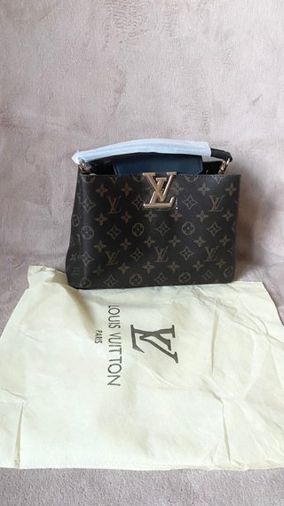 Women’s handbag.