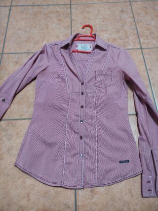 Camisa Bershka Talla M Rayas Rojas