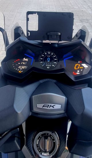 Se vende Kymco AK 550