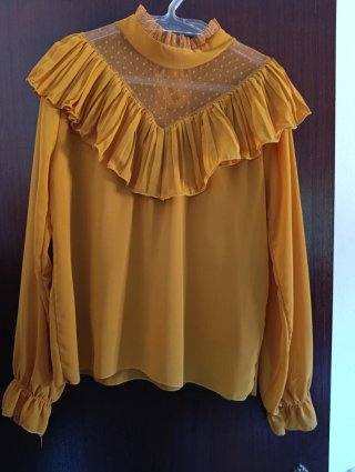 Blusa feminina manga longa com folhos