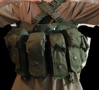 Chaleco Táctico Militar AK color verde oliva