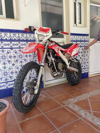 VENDO O CAMBIO POR OTRA MOTO DE MARCHAS