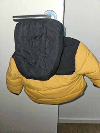Abrigo Timberland bebé amarillo y negro