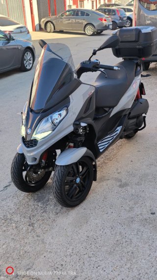 Piaggio MP3 Sport 300 Gris/Negro carné B