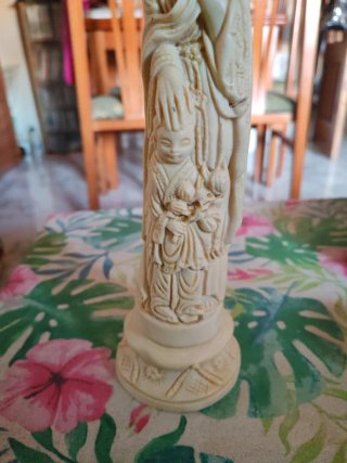 Figura china resina antigua tallada