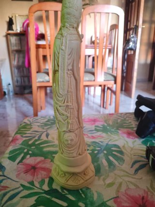 Figura china resina antigua tallada