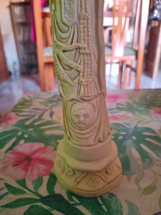 Figura china resina antigua tallada