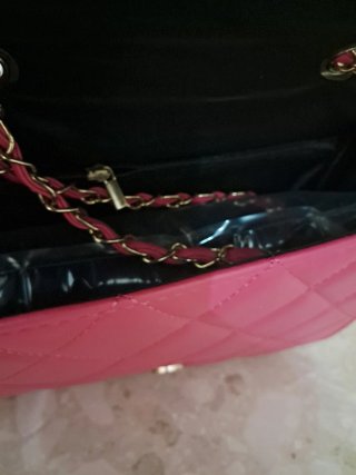 Borsetta rosa con catena dorata